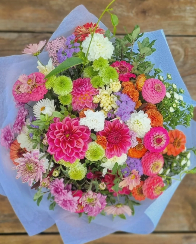 Seasonal bouquet large