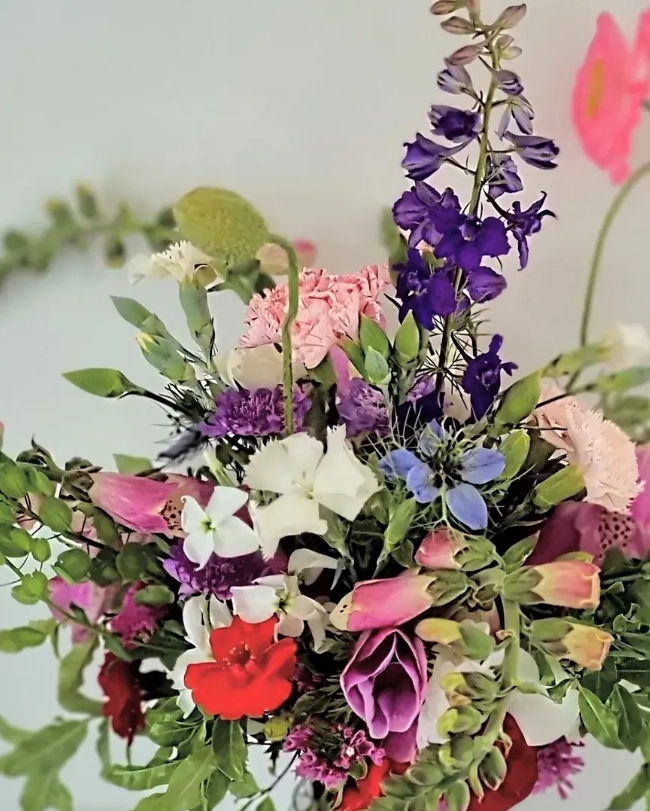 Seasonal bouquet medium